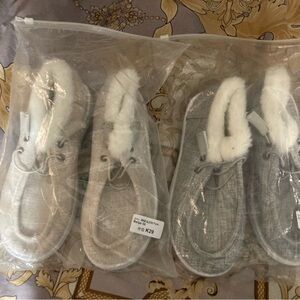 Women’s Cozy Gray slippers with faux fur size 36